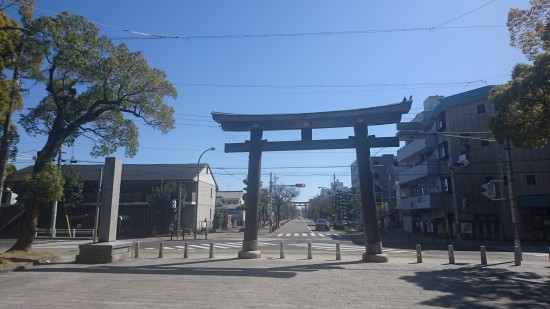 中村公園から見た赤鳥居