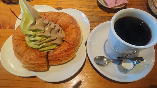 抹茶ほうじ茶シロノワールとコーヒー