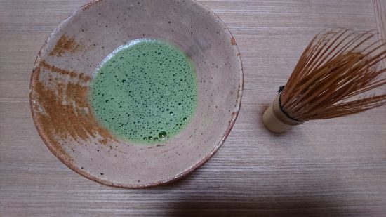 自作のお茶碗とお抹茶