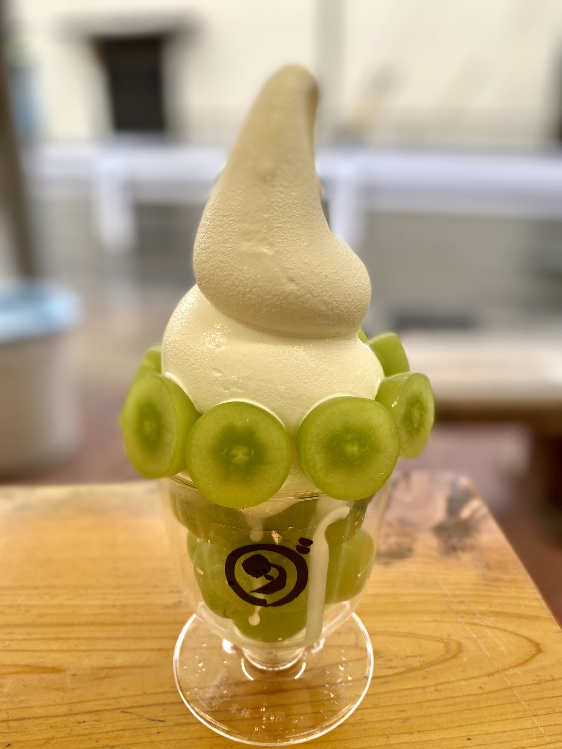 岡崎で黙食 ダイワスーパーでシャインマスカットのソフト